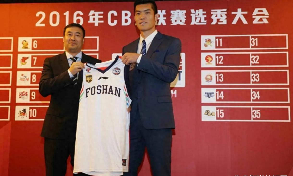 重庆男篮在比赛中展现出强大崔权，击败对手